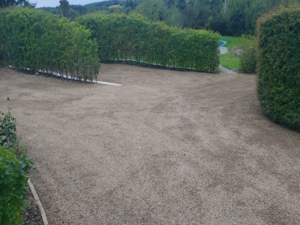 Laying a tar and chip driveway in Cahersiveen