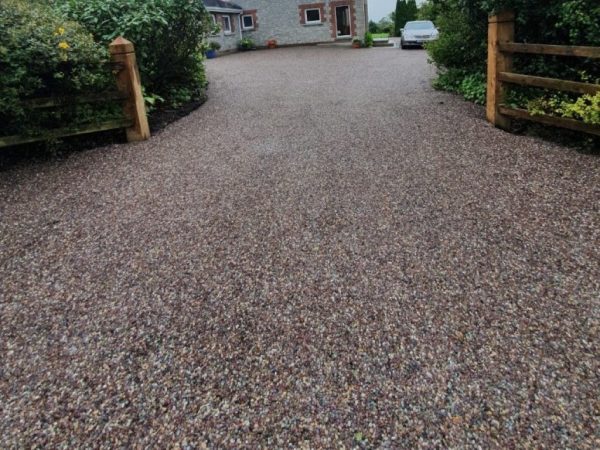 Laying a tar and chip driveway in Glenbeigh